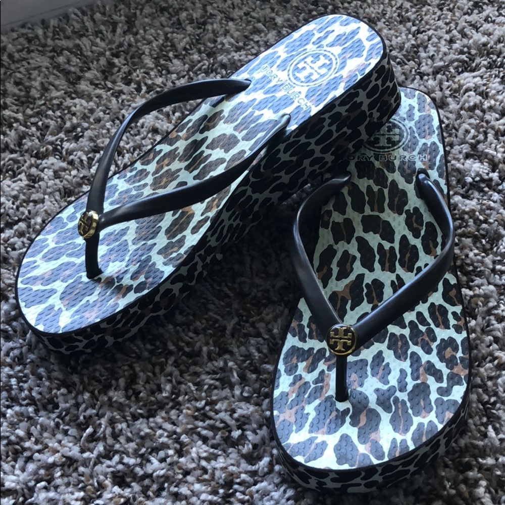 Tory Burch flip flop (platform) leopard print.